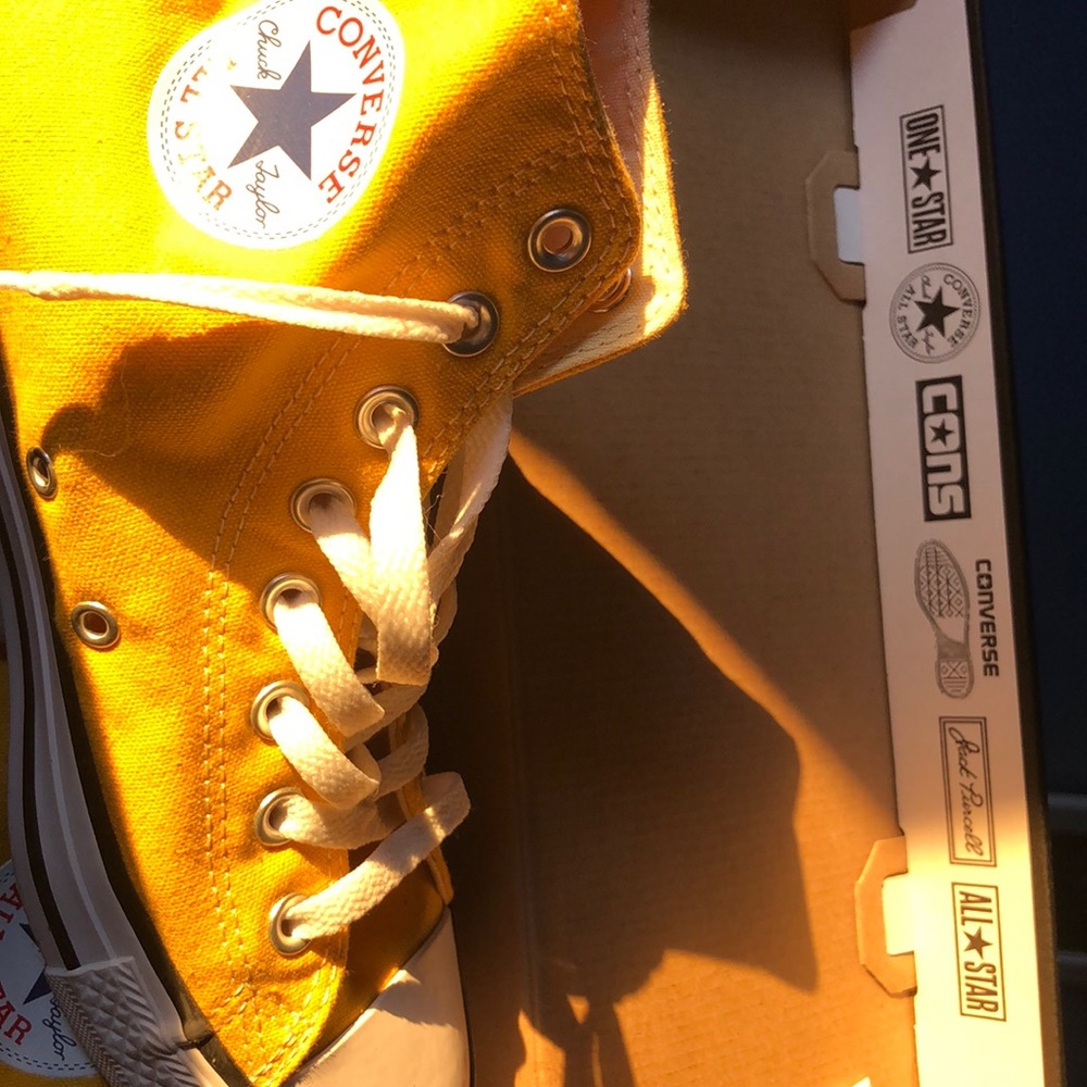 Converses - Picture 3 of 3